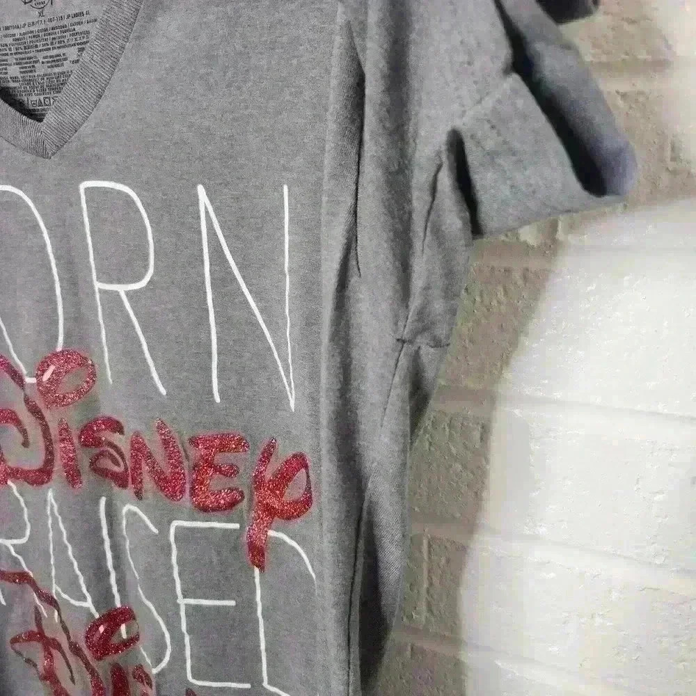 Disney store women's gray v-neck t-shirt size XL - Picture 4 of 6